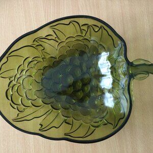 vintage Large green glass grape leaf pattern fruit bowl embossed oval 13"